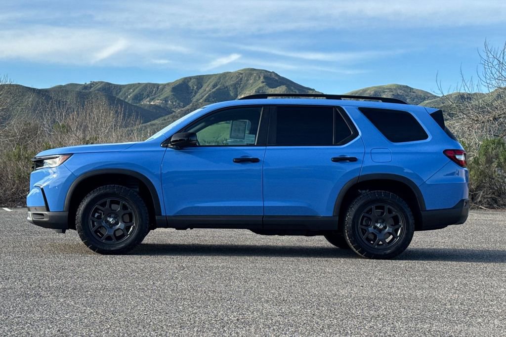Used 2025 Honda Pilot TrailSport image 7