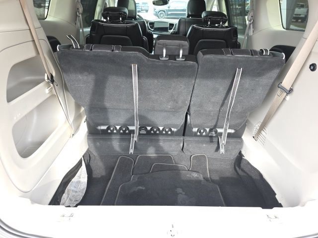 Used 2023 Chrysler Pacifica Limited FWD image 17