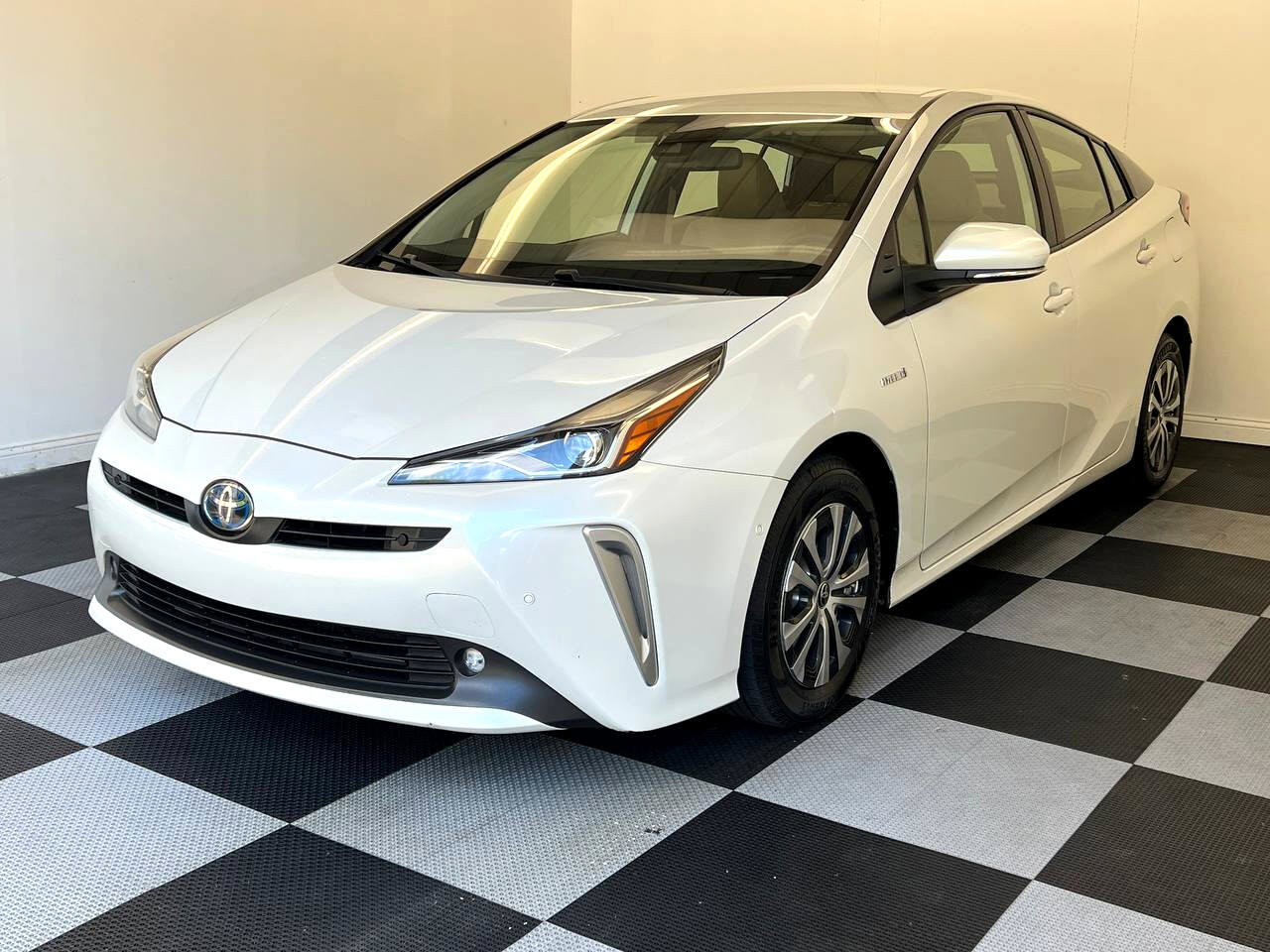 Used 2021 Toyota Prius LE image 1