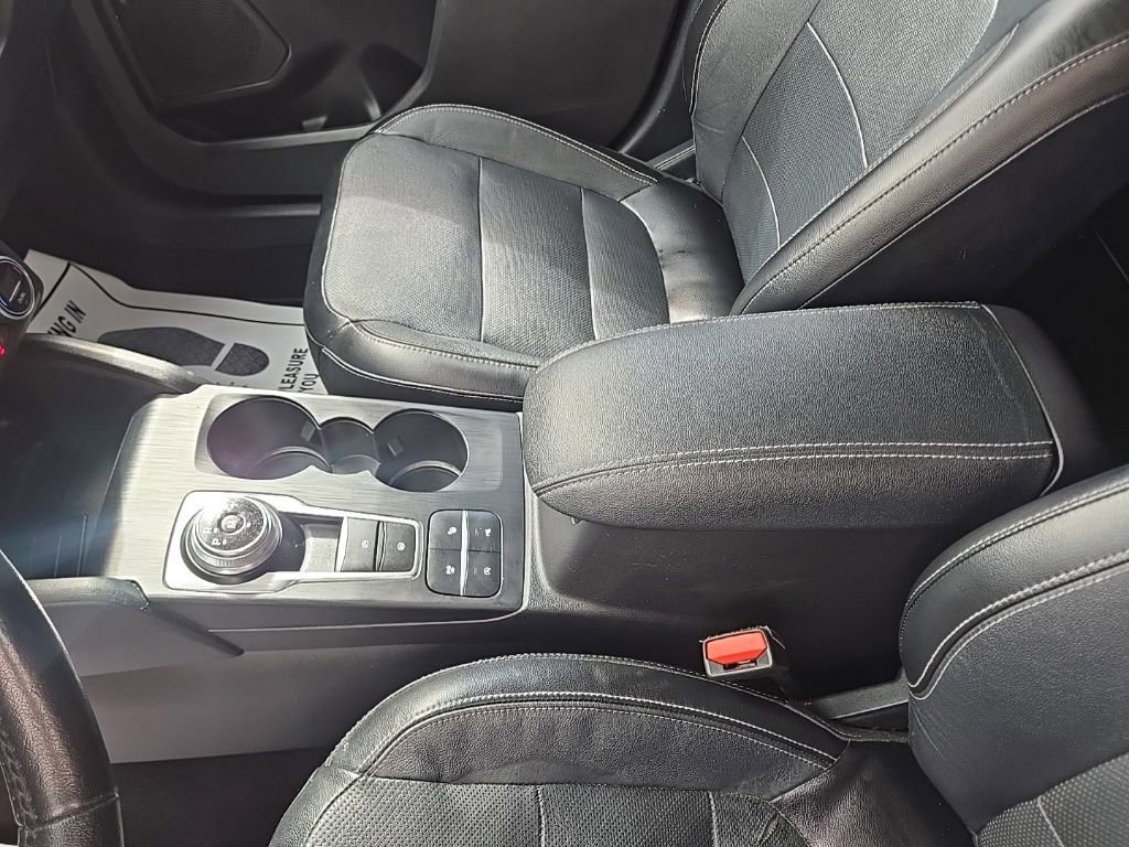 Used 2020 Ford Escape Titanium image 28