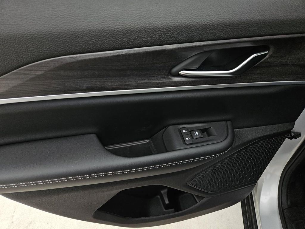 New 2025 Jeep Grand Cherokee Limited w/ Black Appearance Package RWD image 13