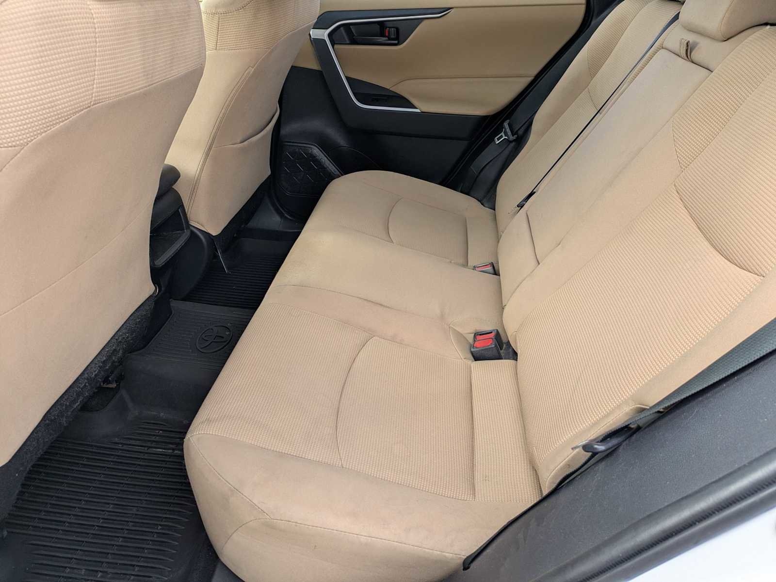 Used 2020 Toyota RAV4 LE image 17
