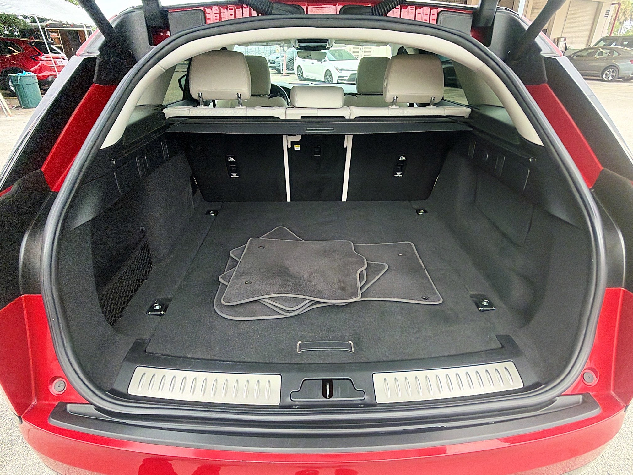 Used 2022 Land Rover Range Rover Velar R-Dynamic S AWD/4WD image 24