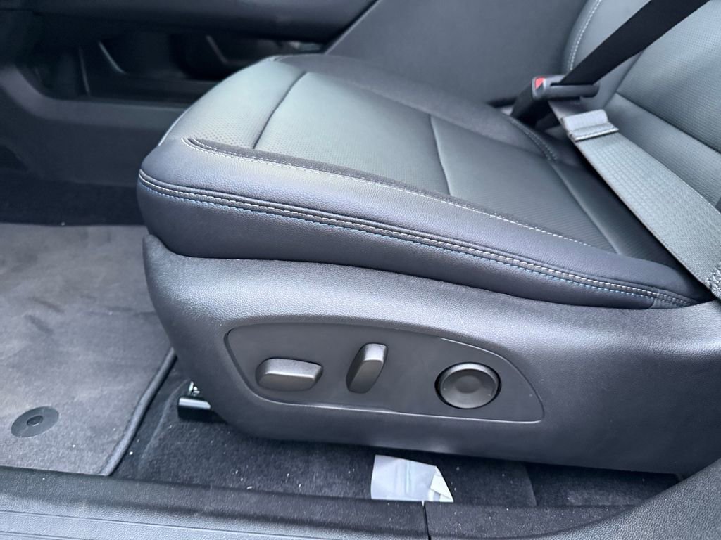 New 2026 Chevrolet Equinox EV LT image 17