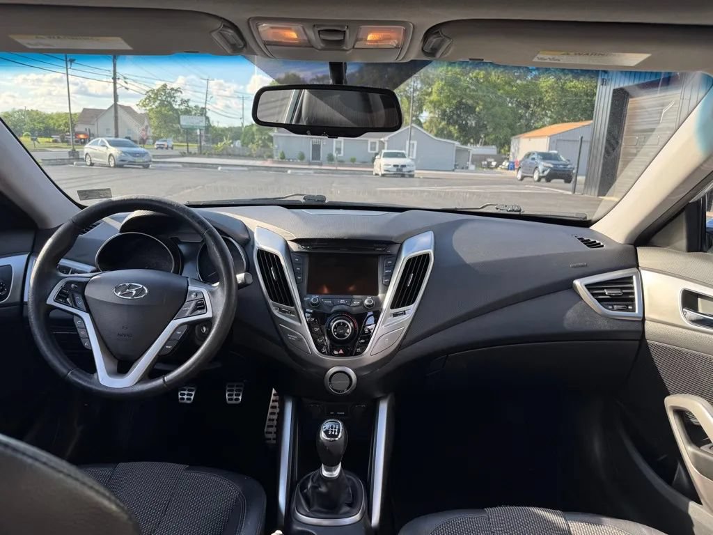 Used 2012 Hyundai Veloster w/ Style Pkg FWD image 9