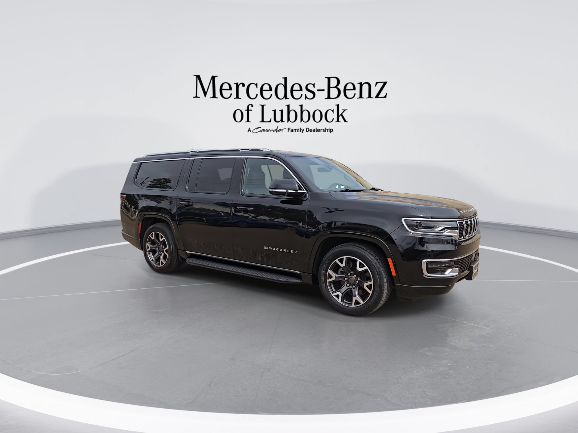Used 2024 Jeep Wagoneer L Series III w/ Flexible Seating Group AWD/4WD image 2