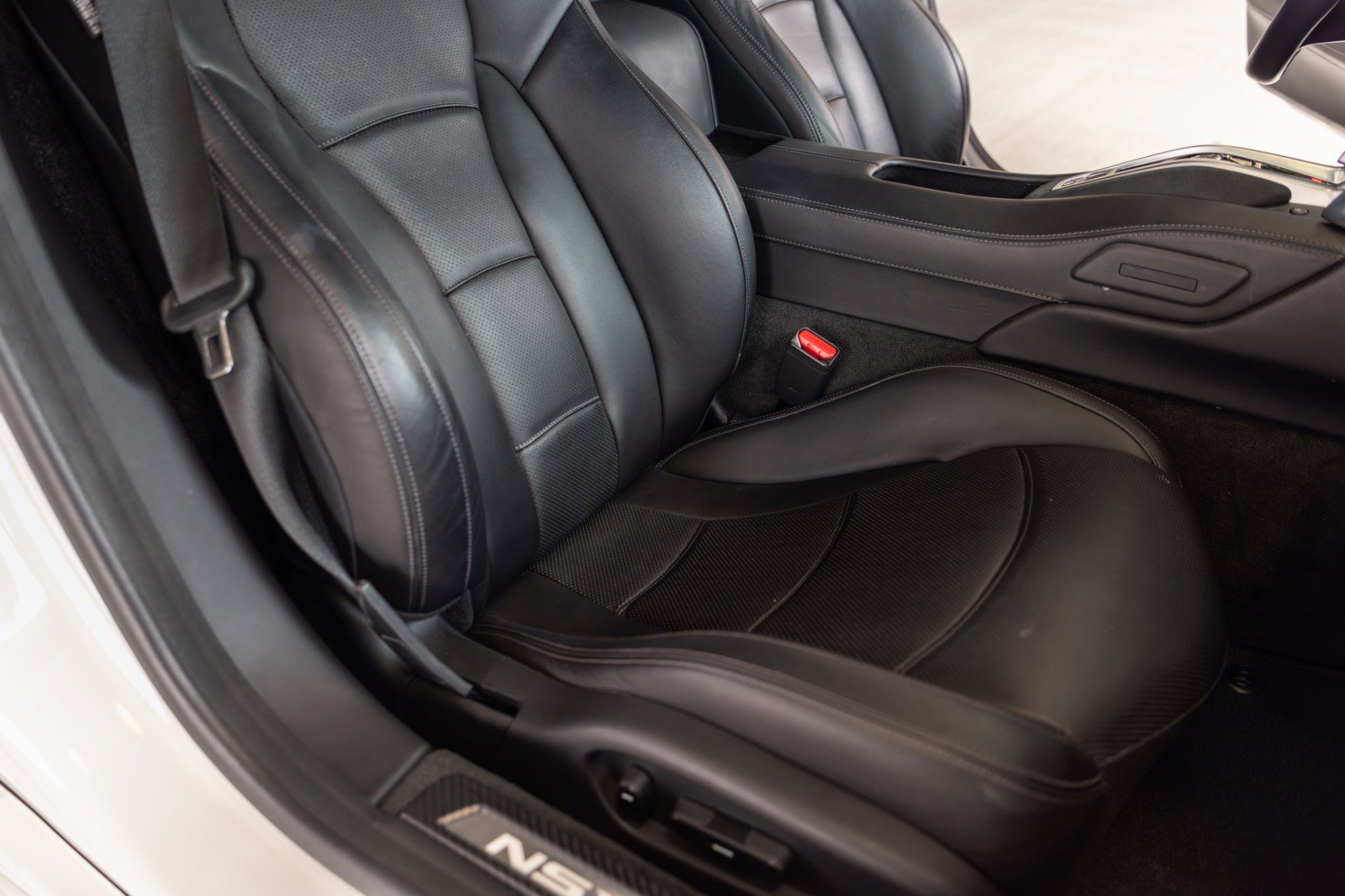 Used 2017 Acura NSX AWD/4WD image 46