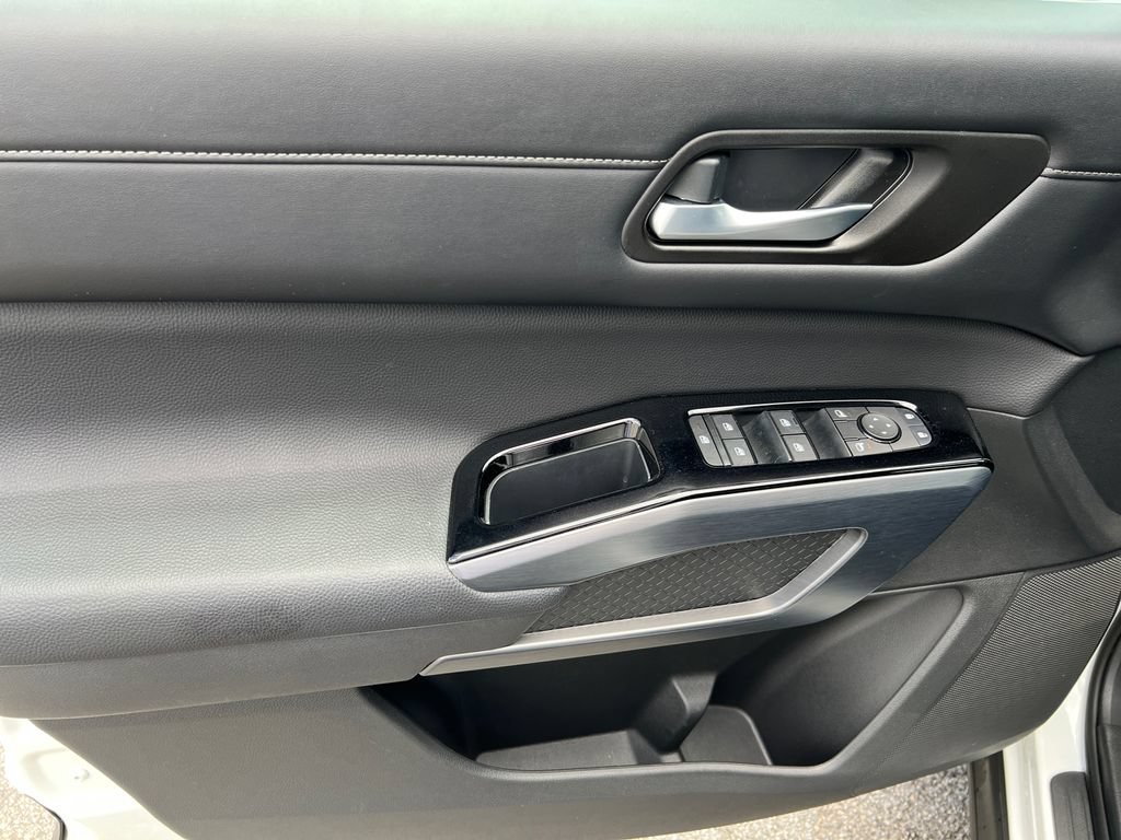 Used 2024 Nissan Pathfinder SL FWD image 11