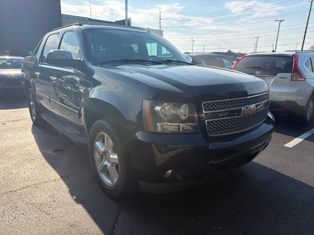 Used 2008 Chevrolet Avalanche LTZ w/ LTZ Preferred Equipment Group AWD/4WD image 4