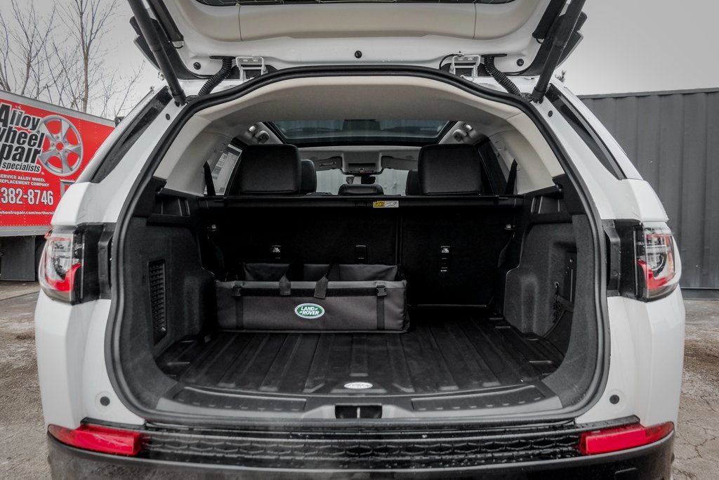 Used 2025 Land Rover Discovery Sport S image 9