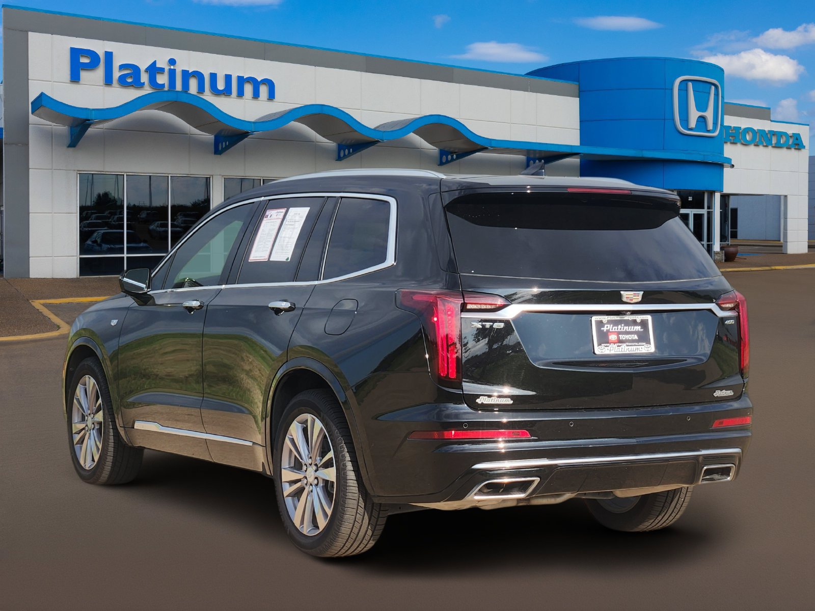 Used 2023 Cadillac XT6 Premium Luxury FWD image 5