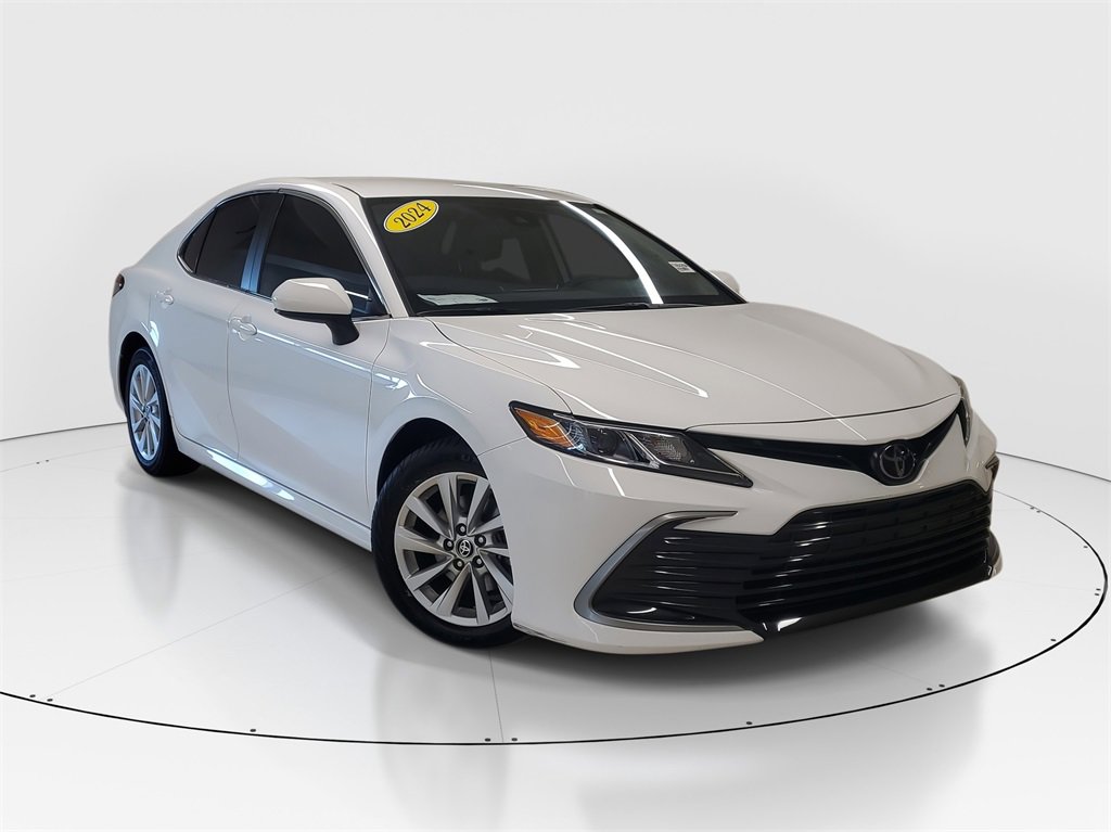 Used 2024 Toyota Camry LE image 2
