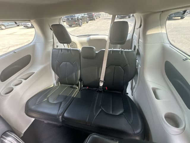 Certified 2022 Chrysler Pacifica Touring-L FWD image 24
