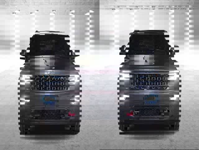 Used 2020 Jeep Grand Cherokee Trailhawk w/ Trailhawk Luxury Group image 3