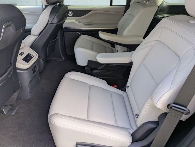 Used 2025 Lincoln Navigator Reserve AWD/4WD image 20