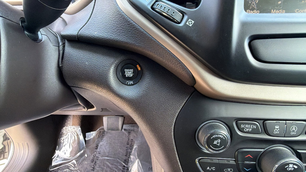 Used 2017 Jeep Cherokee Trailhawk image 17