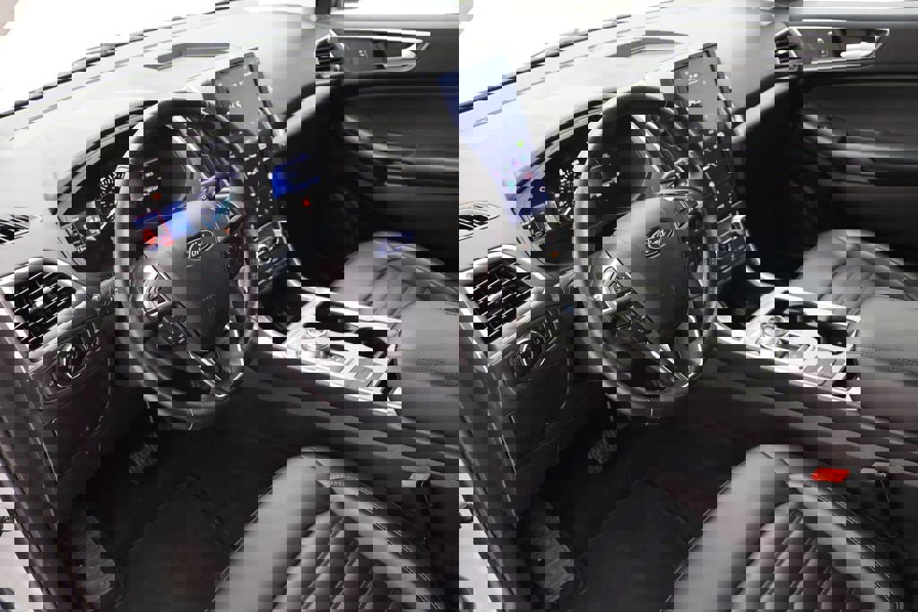 Used 2024 Ford Edge SEL image 14