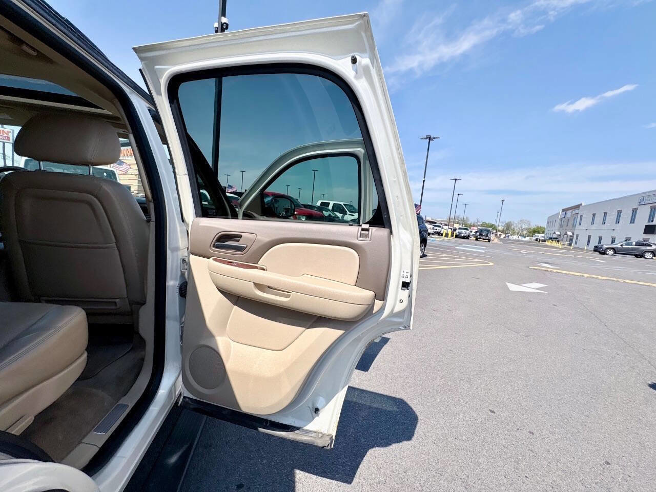 Used 2011 Chevrolet Tahoe LTZ AWD/4WD image 34
