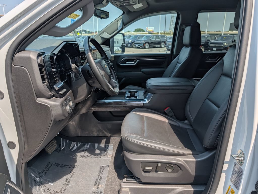 Used 2025 Chevrolet Silverado 2500 LTZ w/ LTZ Convenience Package AWD/4WD image 14