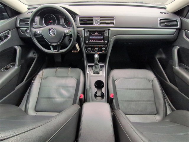 Used 2017 Volkswagen Passat 1.8T R-Line image 16