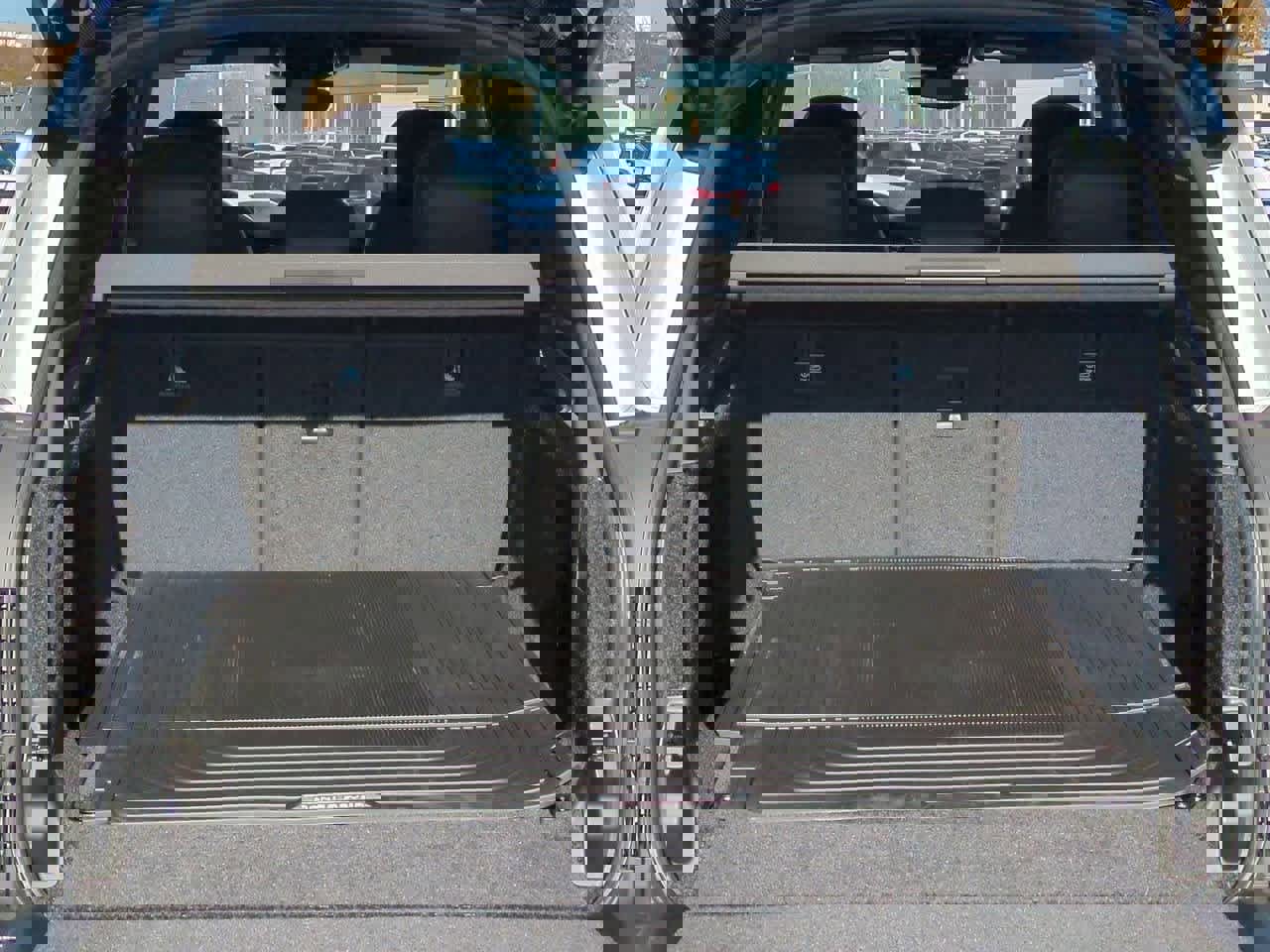 New 2025 Land Rover Range Rover SE image 35