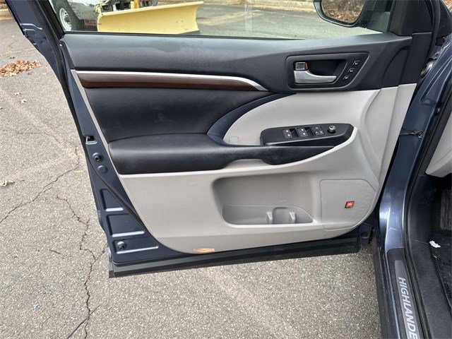 Used 2016 Toyota Highlander Limited Platinum image 13