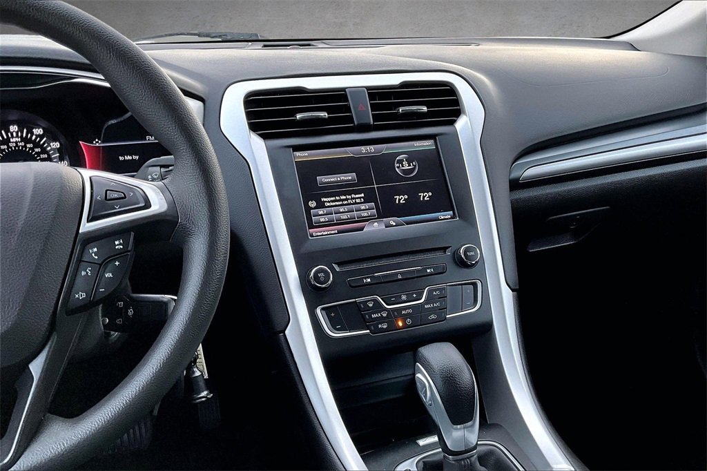 Used 2016 Ford Fusion SE image 9