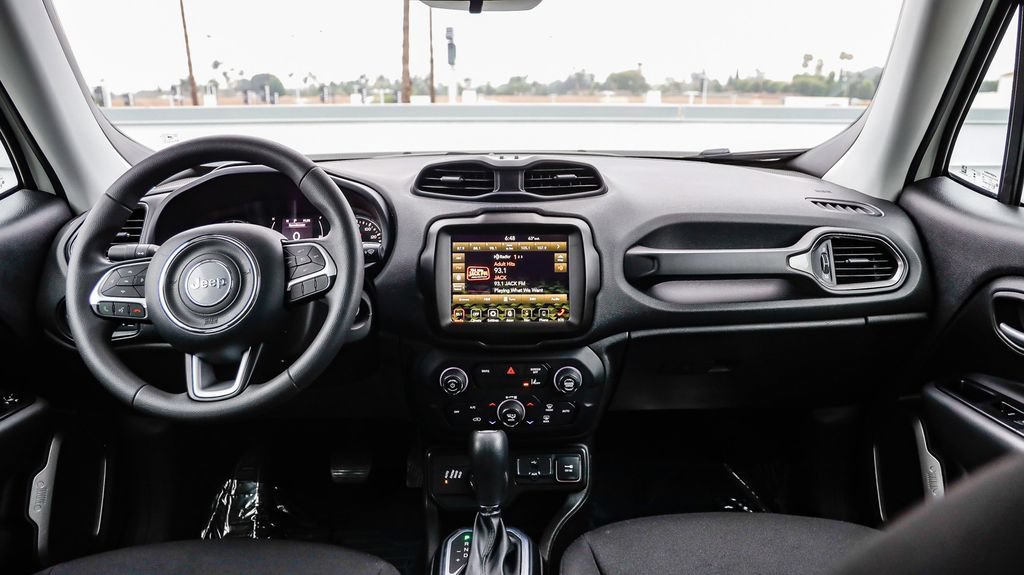 Used 2023 Jeep Renegade Latitude AWD/4WD image 15