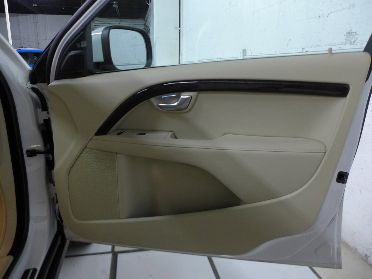 Used 2016 Volvo XC70 T5 Platinum w/ Protection Package image 75