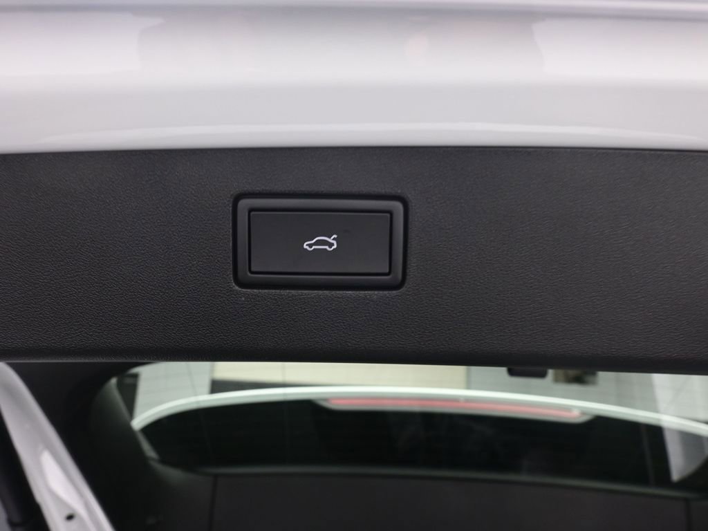 Used 2025 Volkswagen Tiguan SE image 26