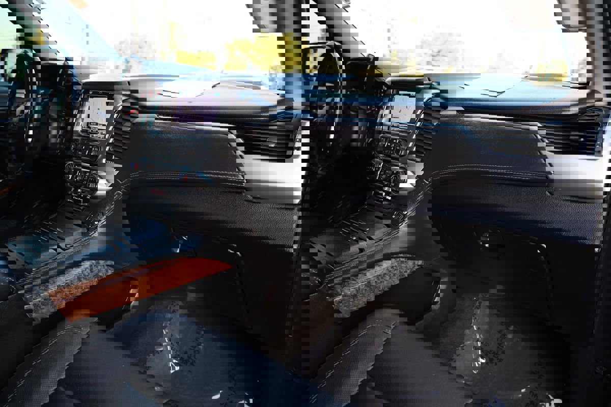 Used 2018 Chevrolet Suburban Premier image 24