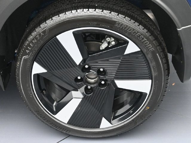 New 2026 Nissan Kicks SR FWD image 8
