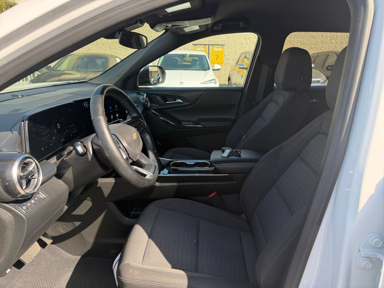 Used 2025 Chevrolet Equinox LT AWD/4WD image 28