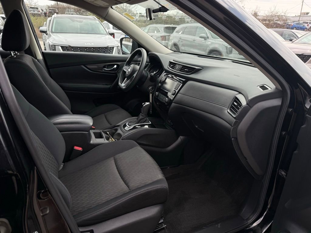 Used 2018 Nissan Rogue S image 20