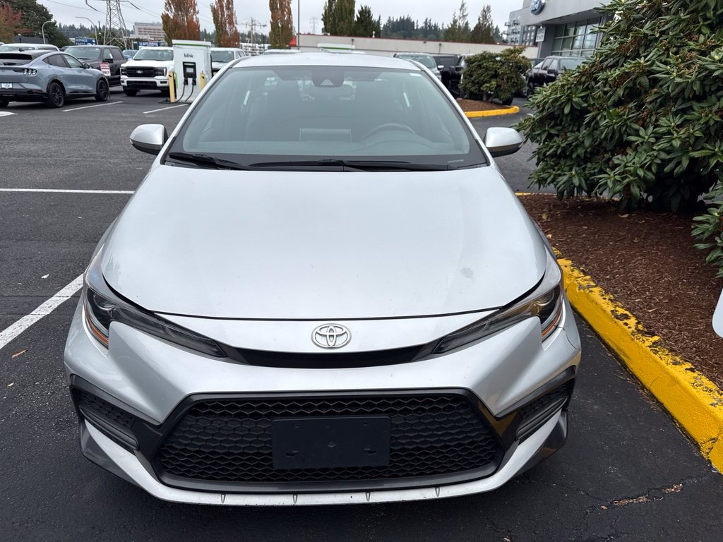 Used 2020 Toyota Corolla SE FWD image 2
