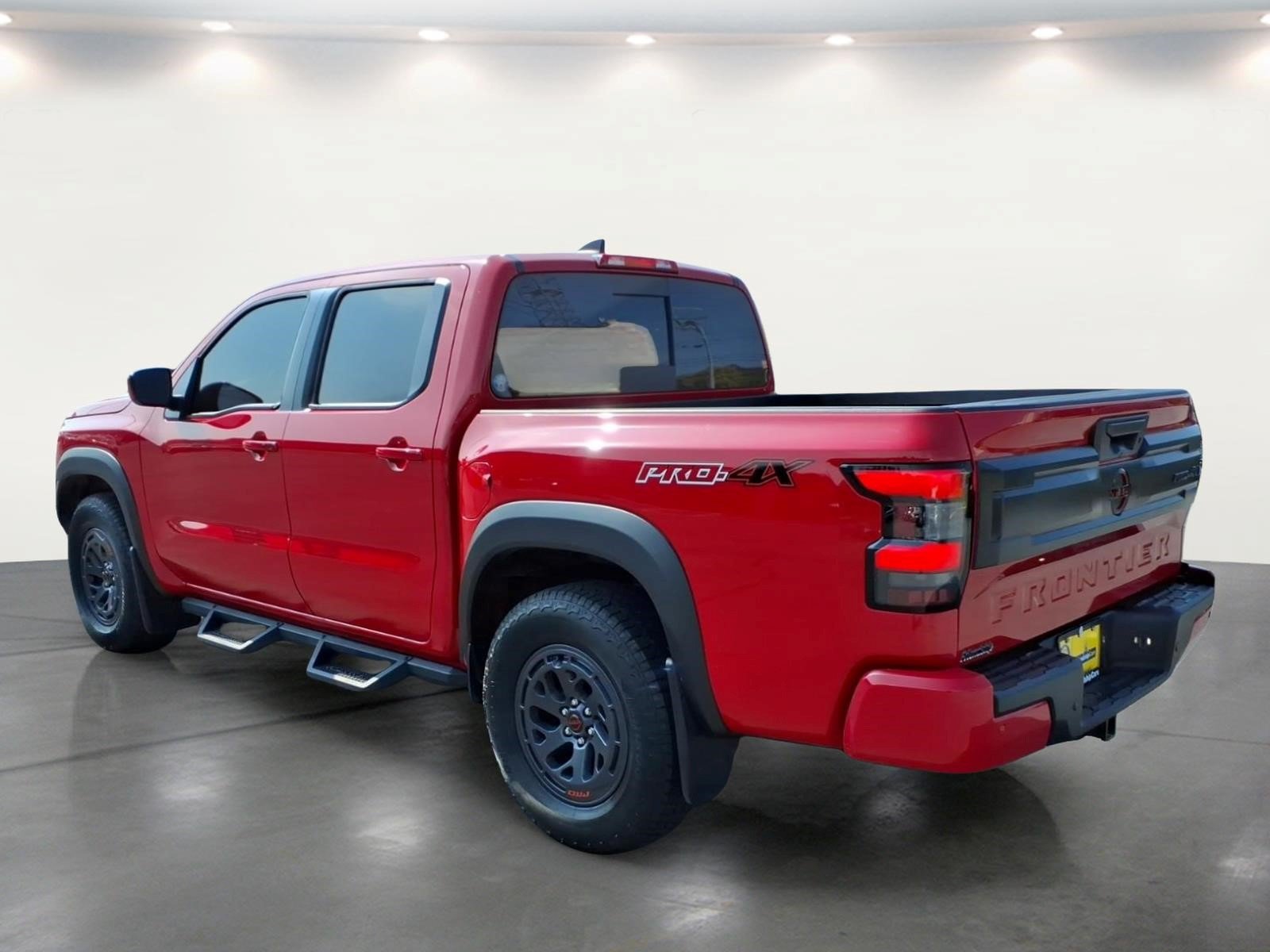 Used 2025 Nissan Frontier PRO-4X w/ Tow Package AWD/4WD image 4