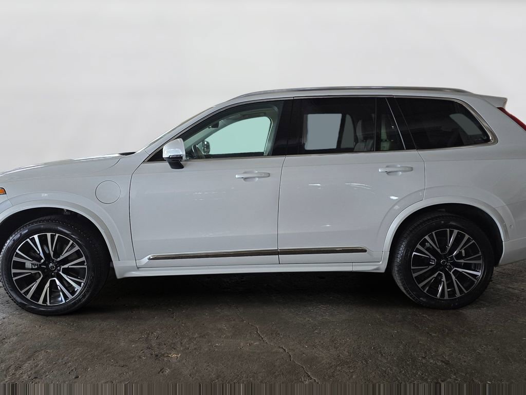 Certified 2025 Volvo XC90 T8 Plus image 8