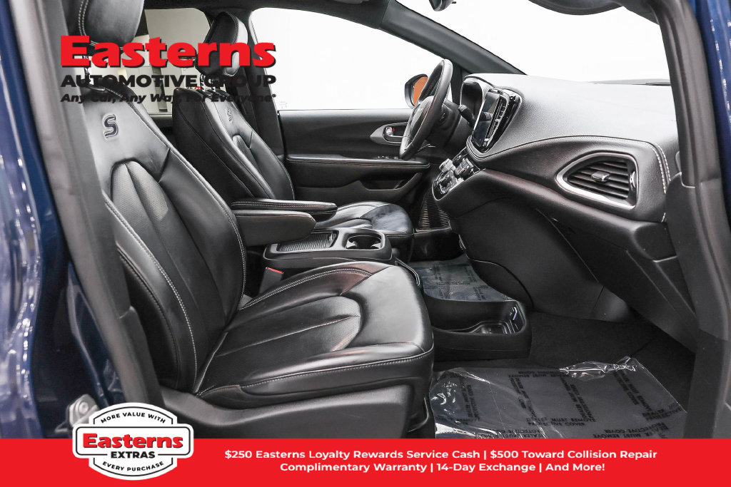 Used 2023 Chrysler Pacifica Touring-L w/ S Appearance Package FWD image 25