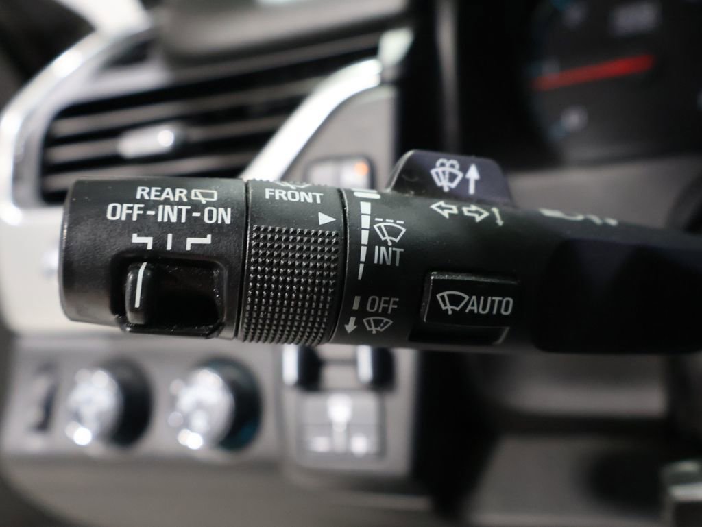 Used 2018 Chevrolet Suburban Premier image 39