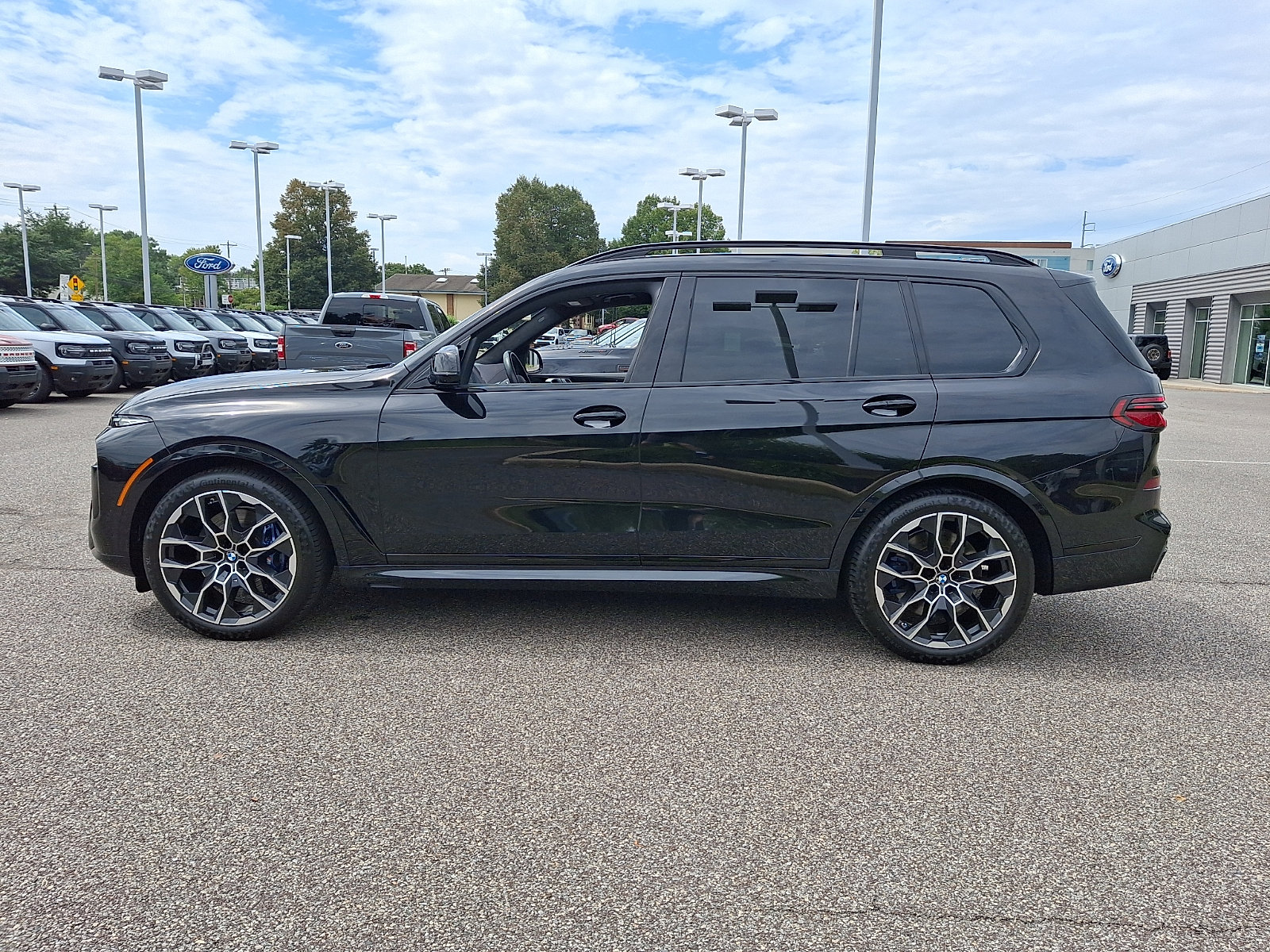 Used 2025 BMW X7 M60i w/ Executive Package AWD/4WD image 6