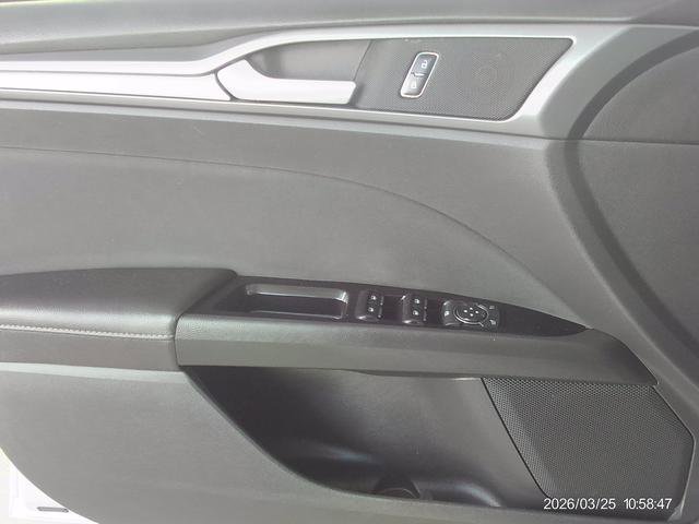 Used 2015 Ford Fusion SE FWD image 14