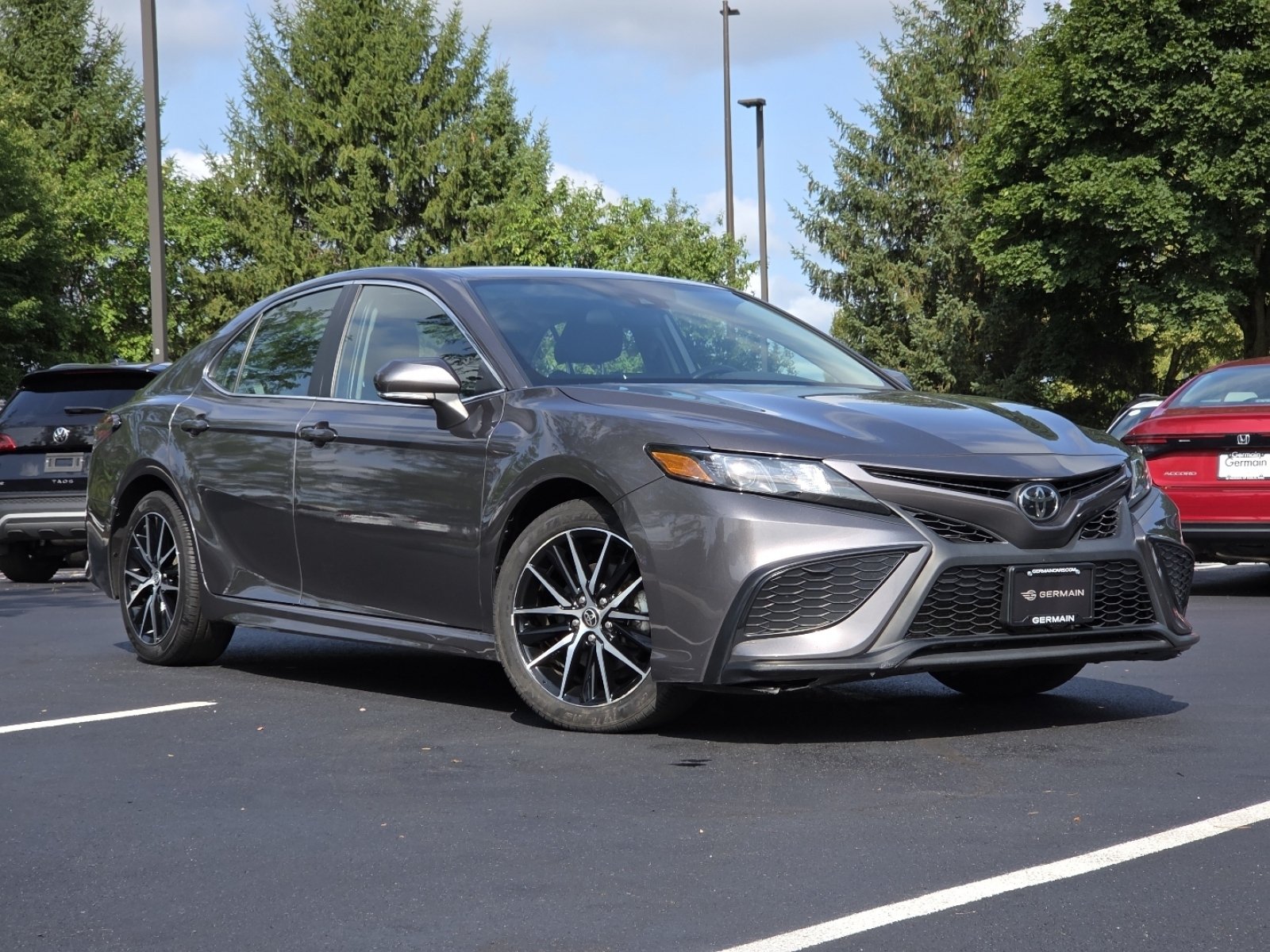 Used 2023 Toyota Camry SE FWD image 2