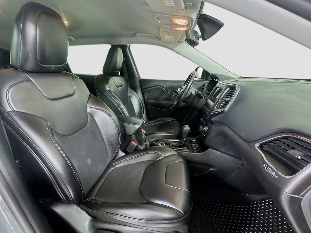 Used 2020 Jeep Cherokee Latitude Plus w/ Comfort/Convenience Group image 26