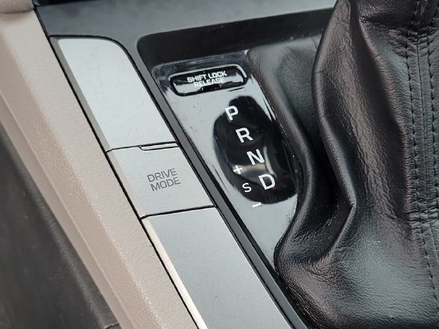 Used 2020 Hyundai Elantra SE FWD image 25
