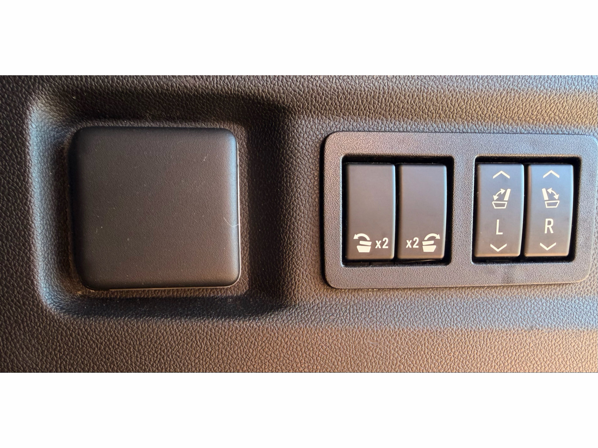 Used 2022 Chevrolet Tahoe Premier AWD/4WD image 21
