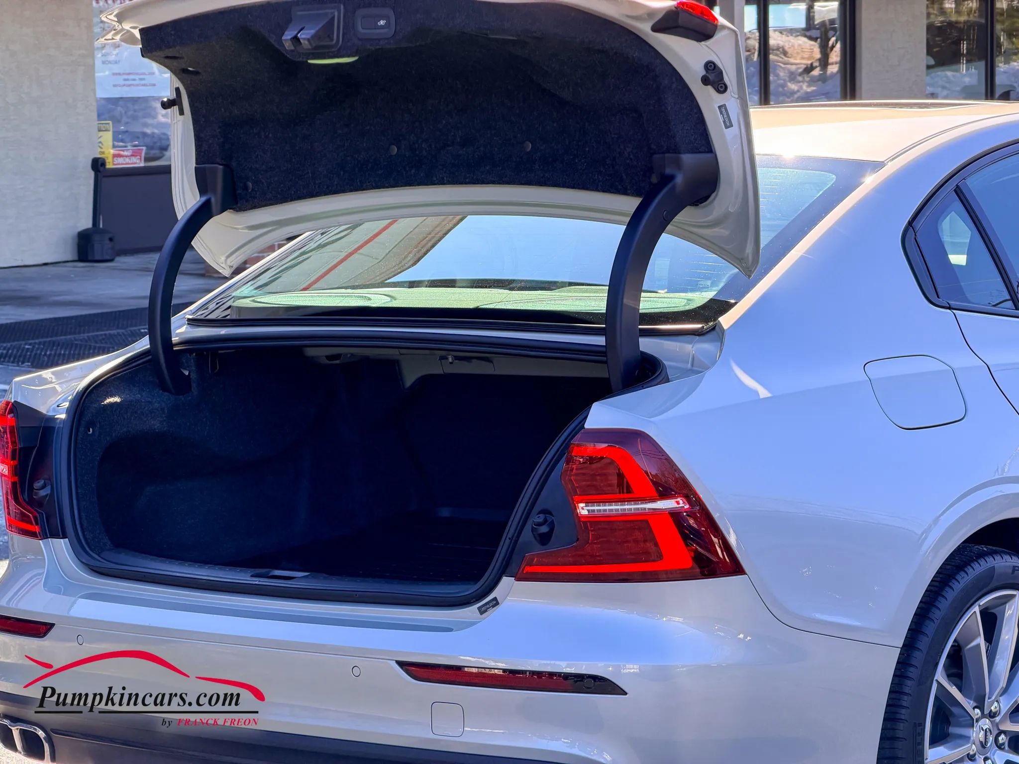 Used 2020 Volvo S60 T5 Momentum image 13