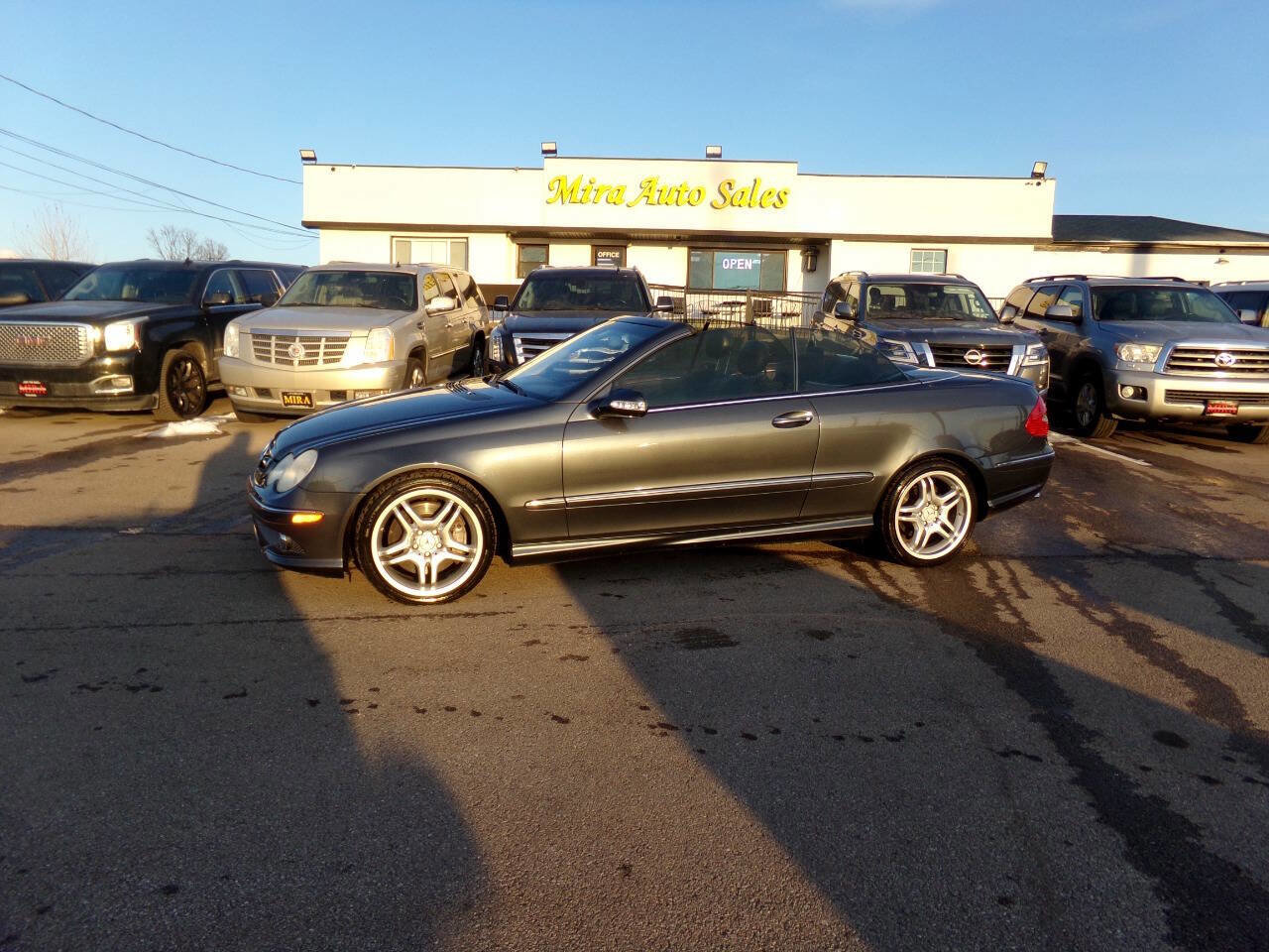 Used 2009 Mercedes-Benz CLK 550 Cabriolet w/ Premium I Pkg image 1