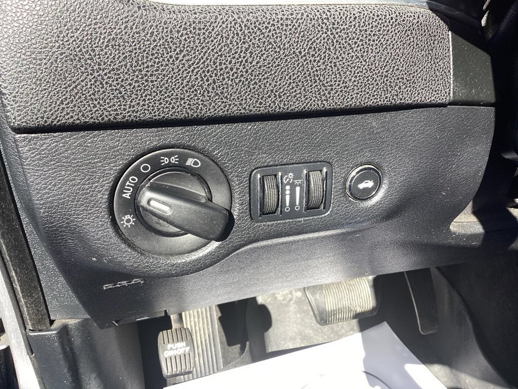 Used 2014 Dodge Charger SE RWD image 10