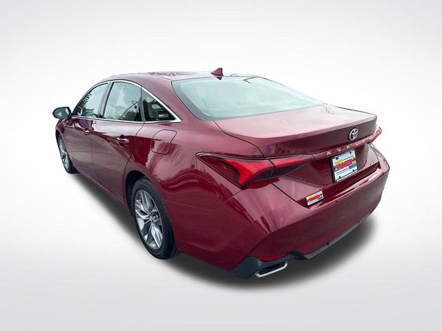 Used 2019 Toyota Avalon XLE w/ Moonroof Package image 3