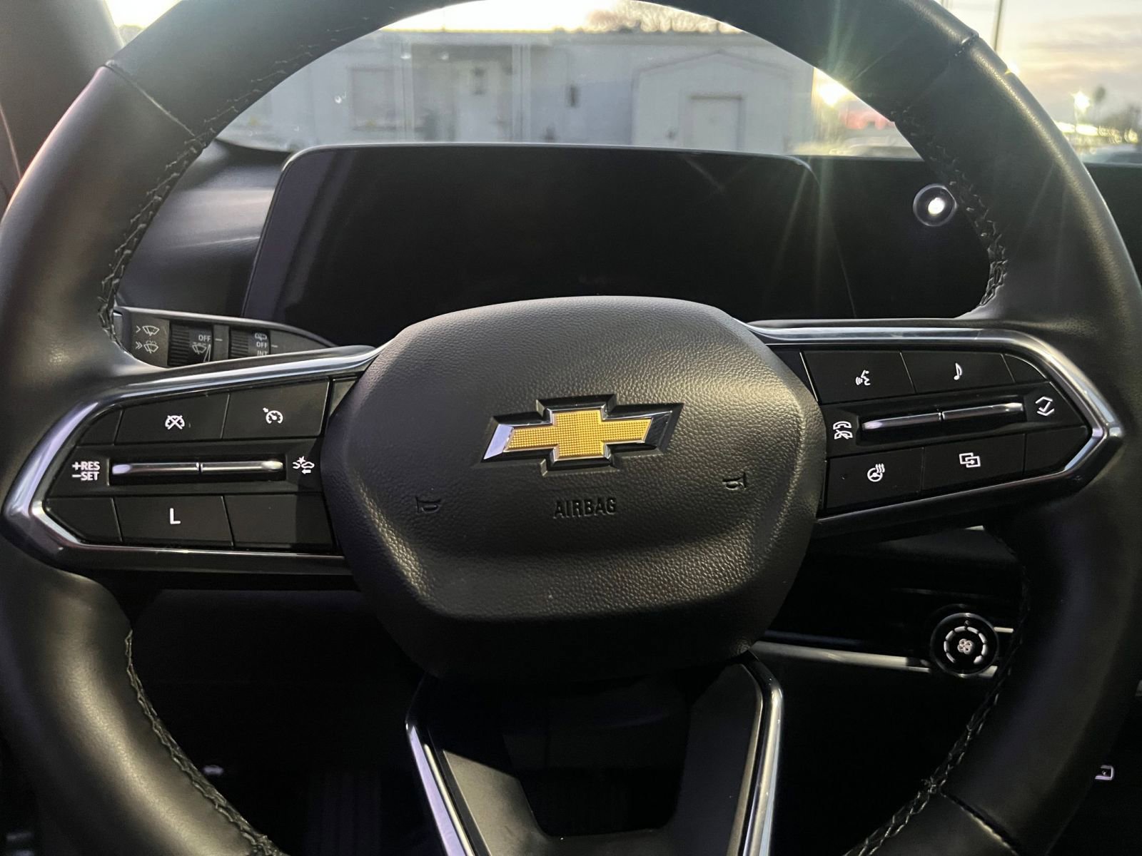 Used 2025 Chevrolet Equinox LT image 28